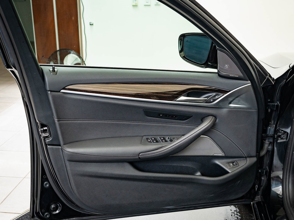 Used 2021 BMW 540i xDrive w/ Premium Package image 22