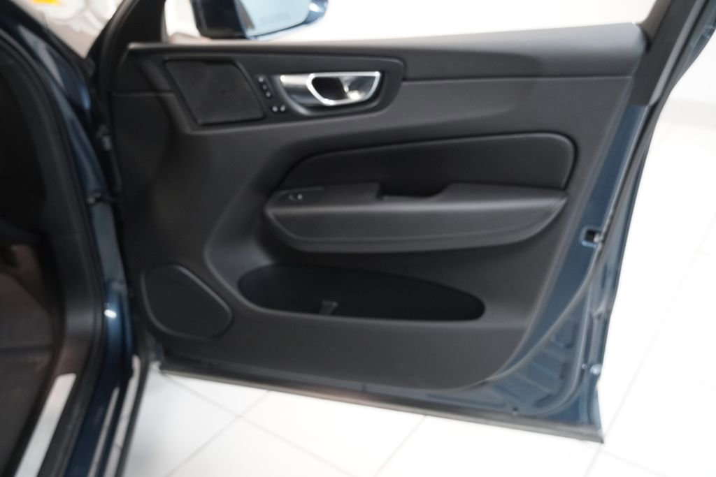 Used 2020 Volvo XC60 T5 Inscription w/ Protection Package image 28