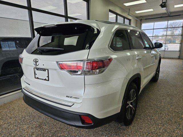 Used 2016 Toyota Highlander XLE image 2