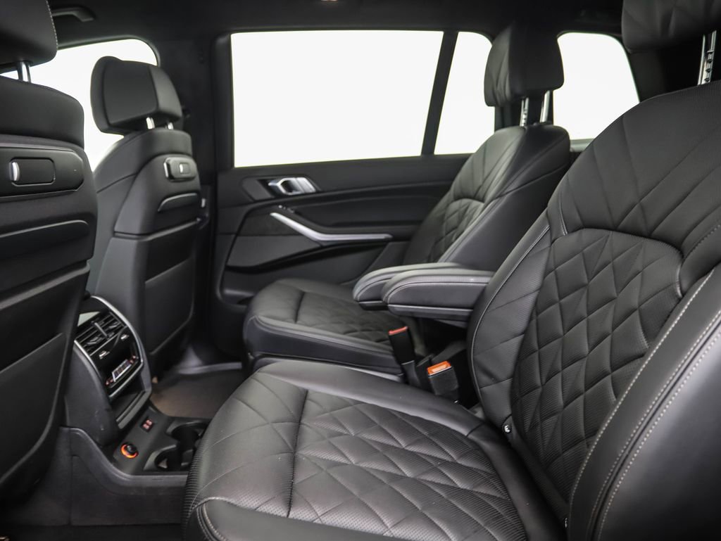 Used 2024 BMW X7 xDrive40i w/ Executive Package image 21