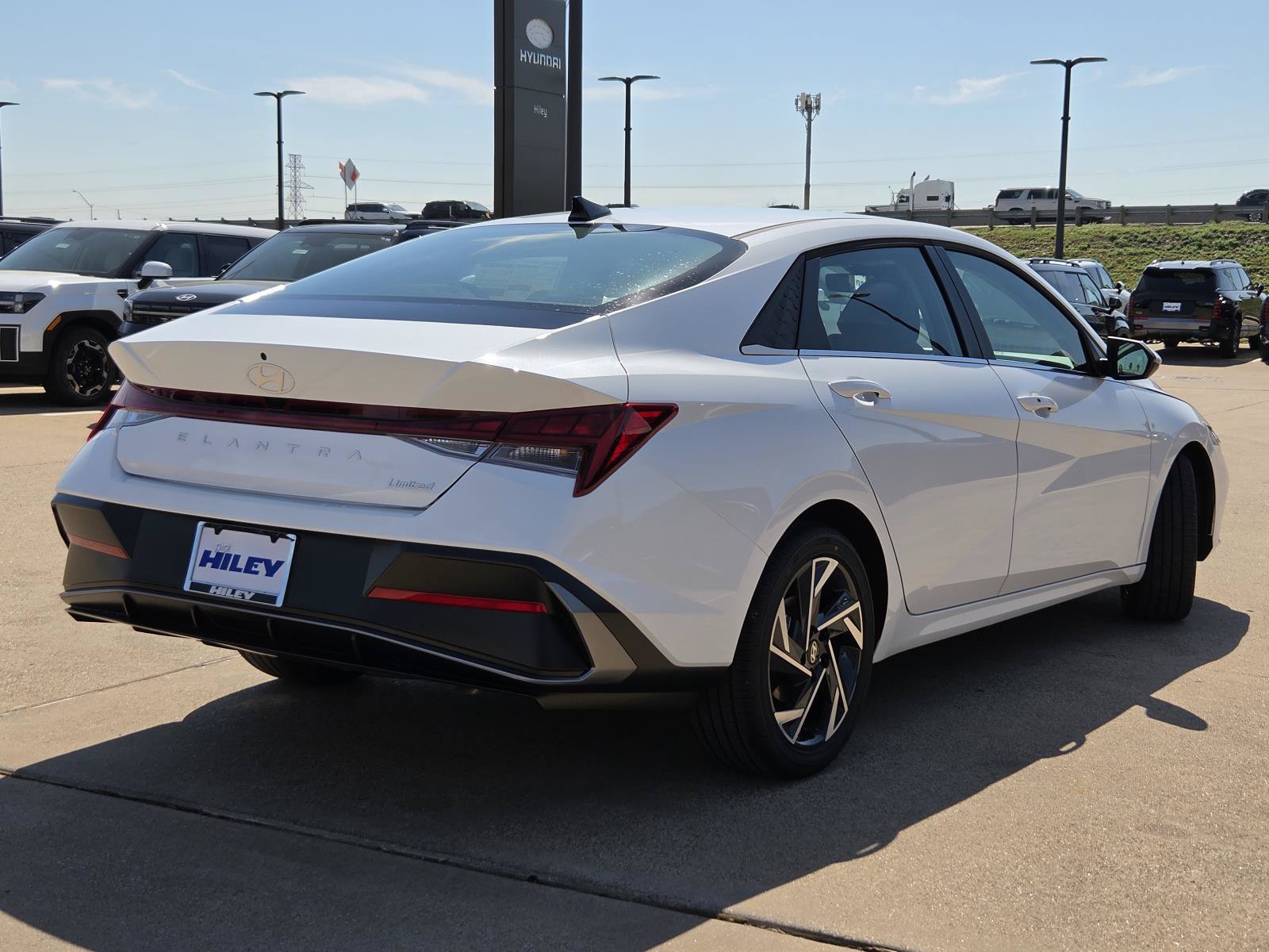 New 2026 Hyundai Elantra Limited FWD image 5