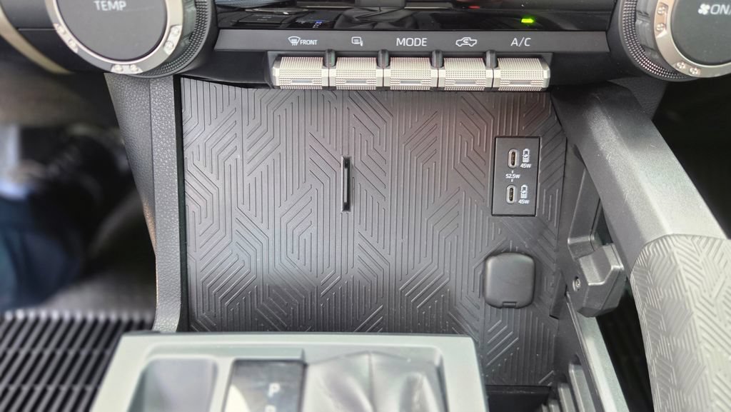 Used 2025 Toyota Tacoma SR5 AWD/4WD image 24