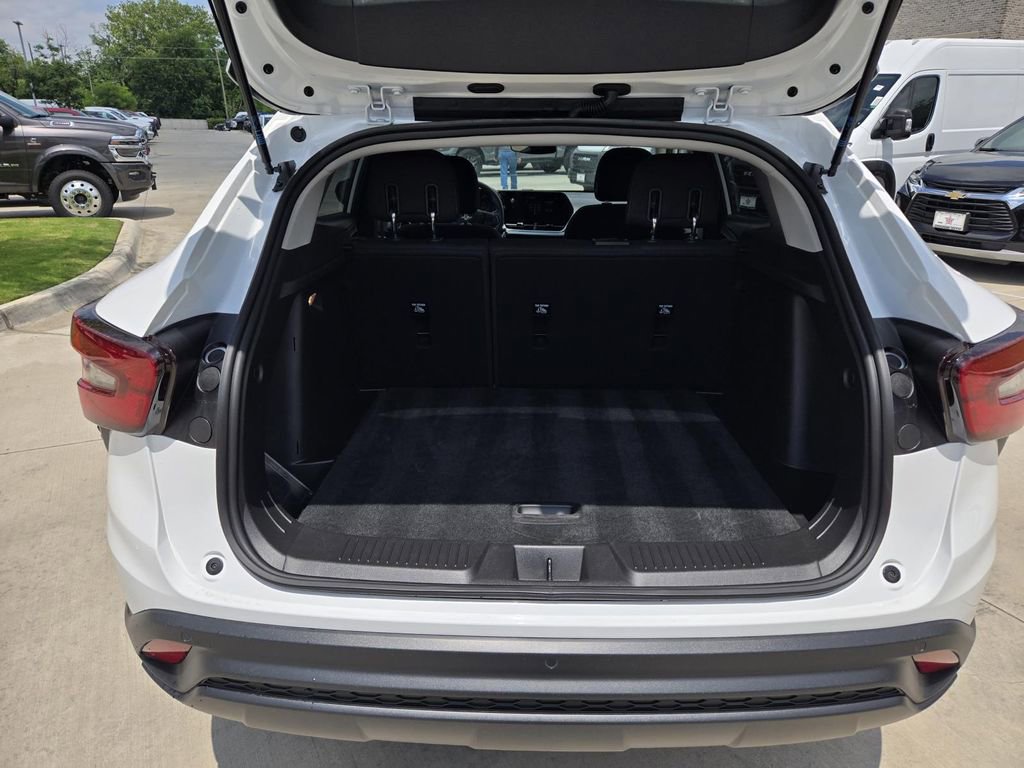 Used 2025 Chevrolet Trax LS w/ LS Convenience Package FWD image 13