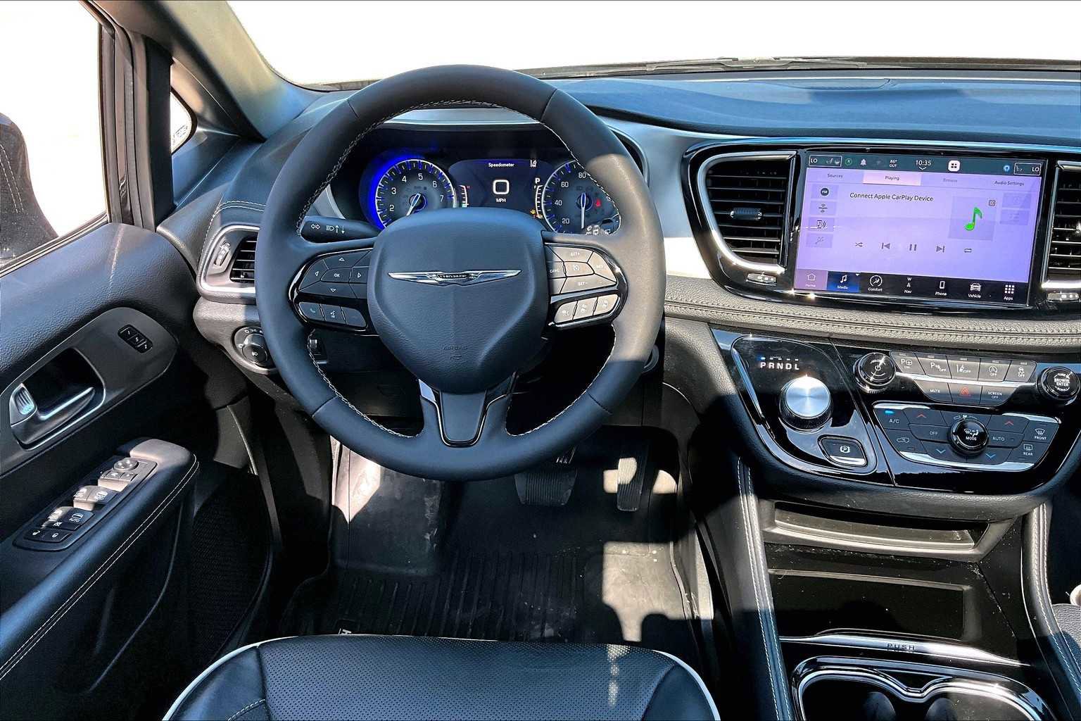 Used 2023 Chrysler Pacifica Limited w/ S Appearance Package image 6
