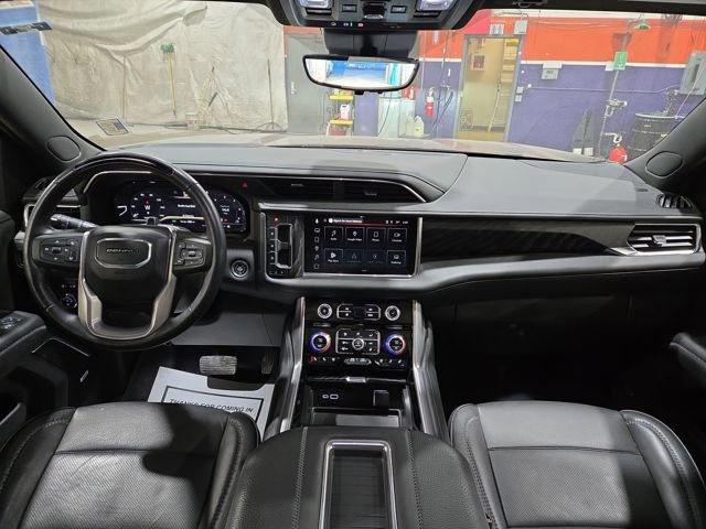Used 2024 GMC Yukon XL Denali w/ Advanced Technology Package image 3