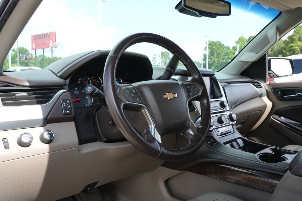 Used 2019 Chevrolet Tahoe LT w/ Luxury Package AWD/4WD image 15