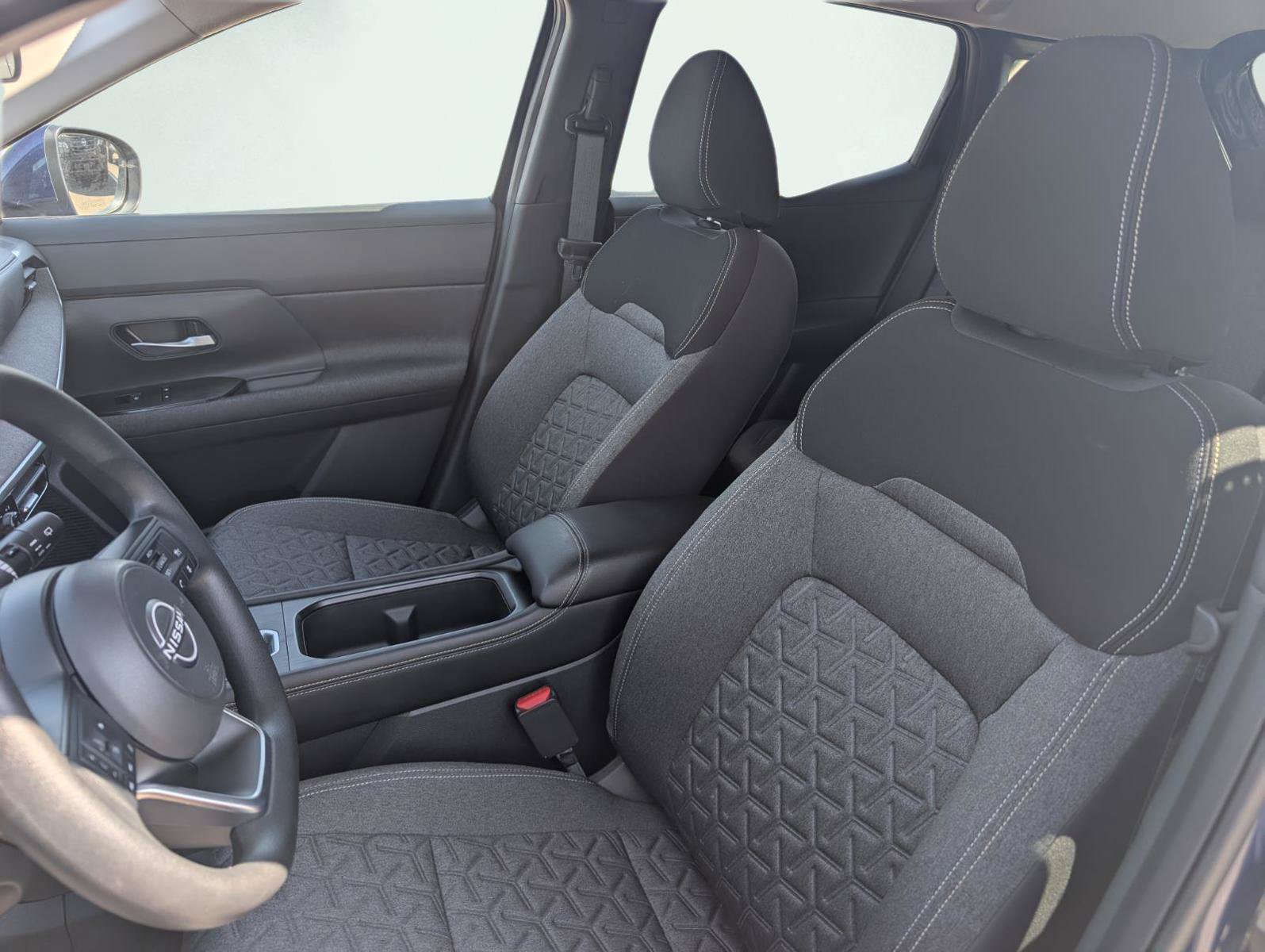 Certified 2025 Nissan Kicks SV w/ Charging Package AWD/4WD image 6
