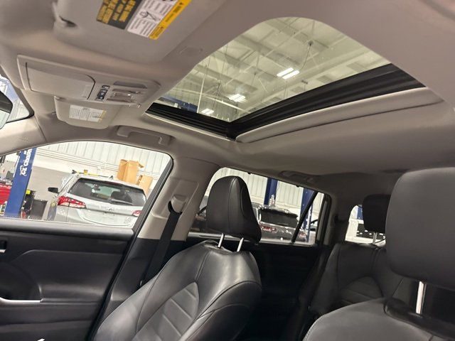 Certified 2024 Toyota Highlander XLE image 19