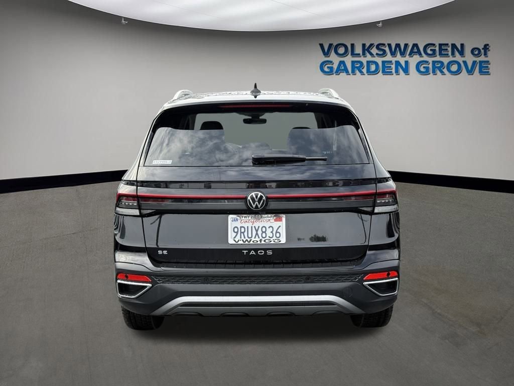 Used 2025 Volkswagen Taos SE image 6