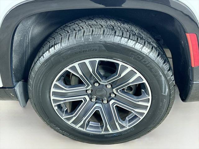 Used 2023 Jeep Wagoneer L Series II AWD/4WD image 29