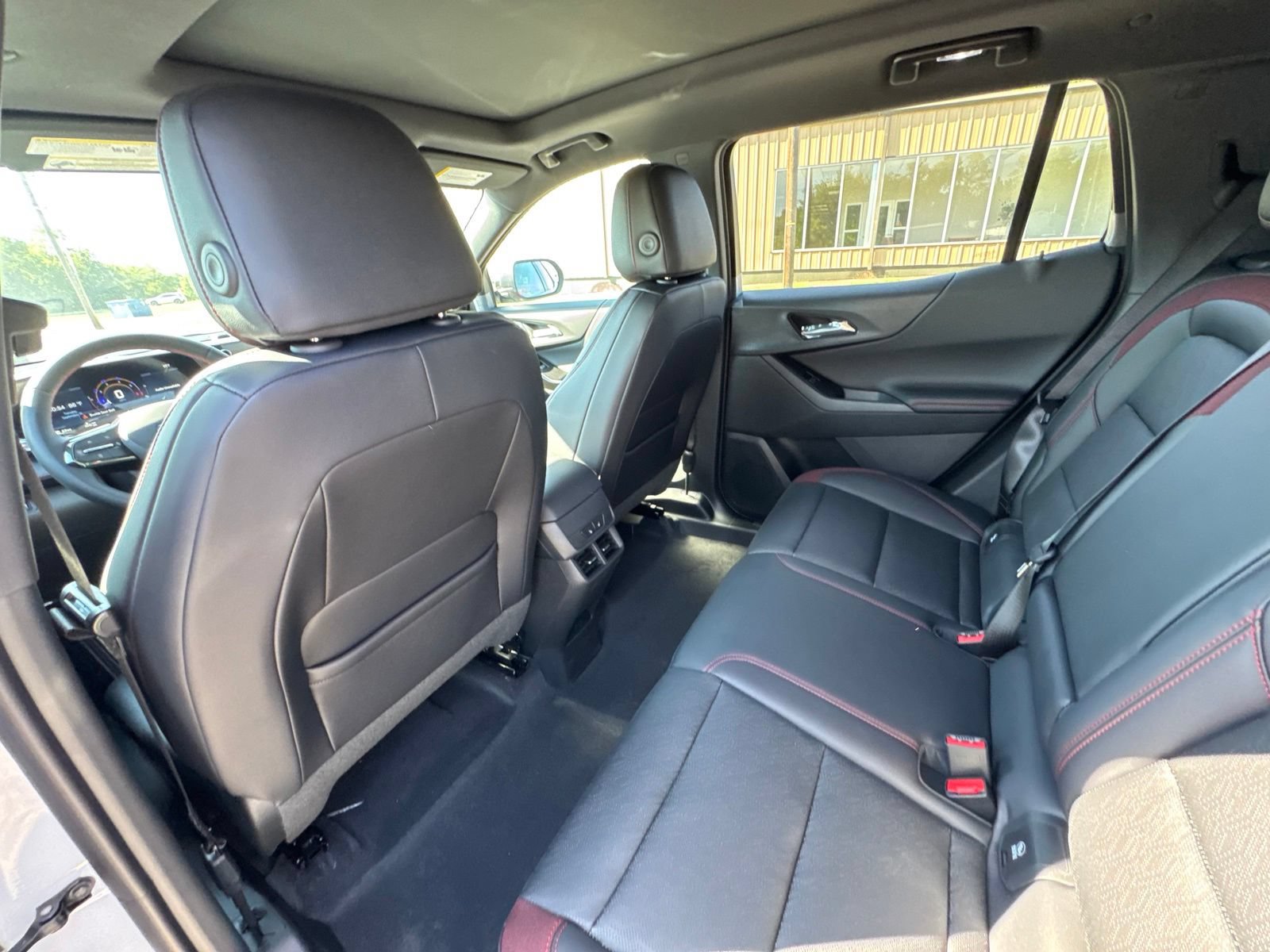 New 2027 Chevrolet Equinox RS w/ Convenience Package III AWD/4WD image 28
