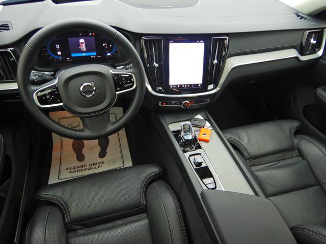 Used 2025 Volvo V60 B5 Cross Country Ultra w/ Climate Package image 2