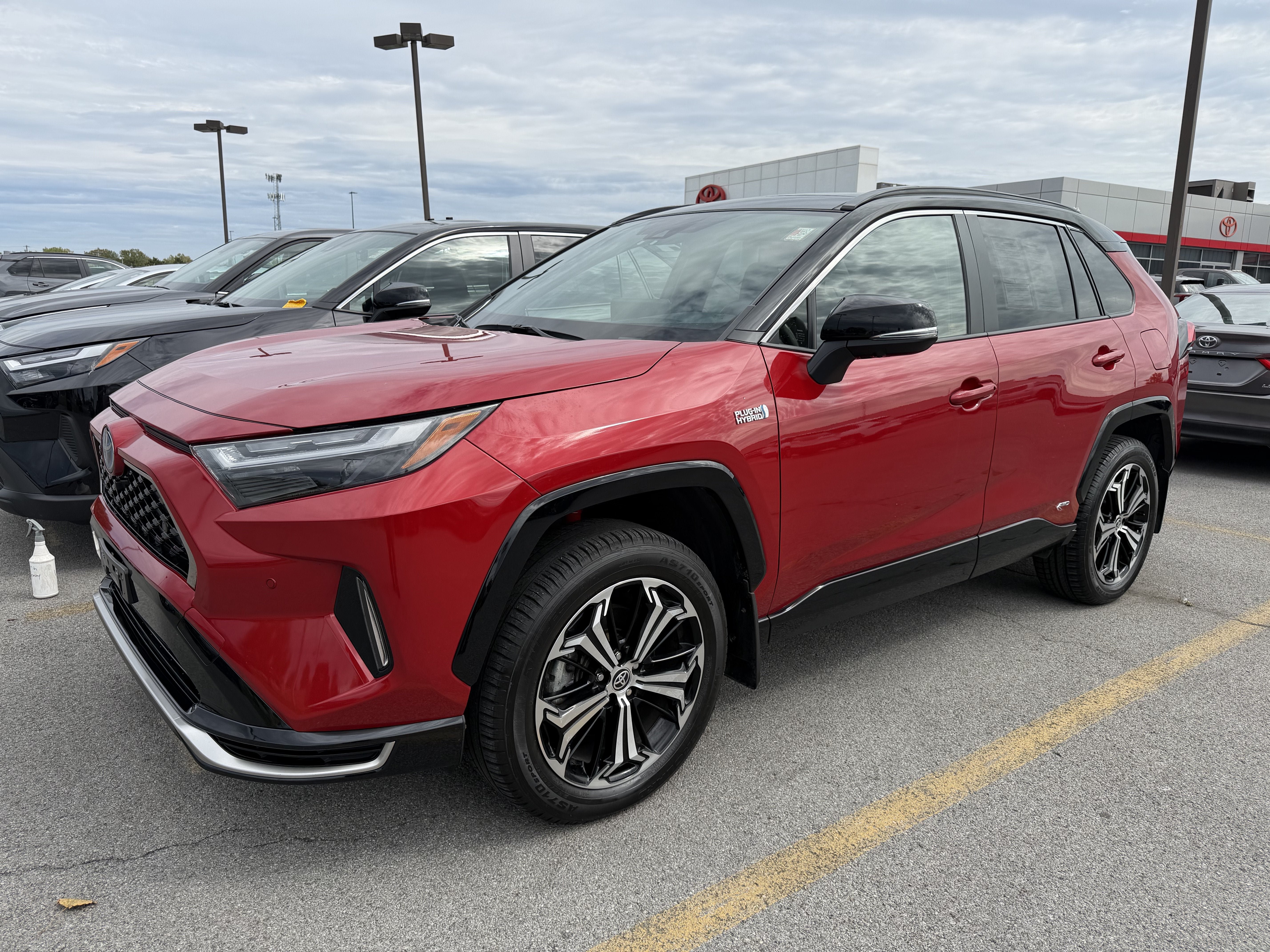 Used 2023 Toyota RAV4 XSE w/ Premium Package AWD/4WD image 4