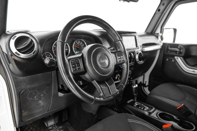 Used 2015 Jeep Wrangler Unlimited Sahara w/ Connectivity Group image 7