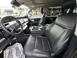 Used 2025 Ford Expedition Active AWD/4WD image 8