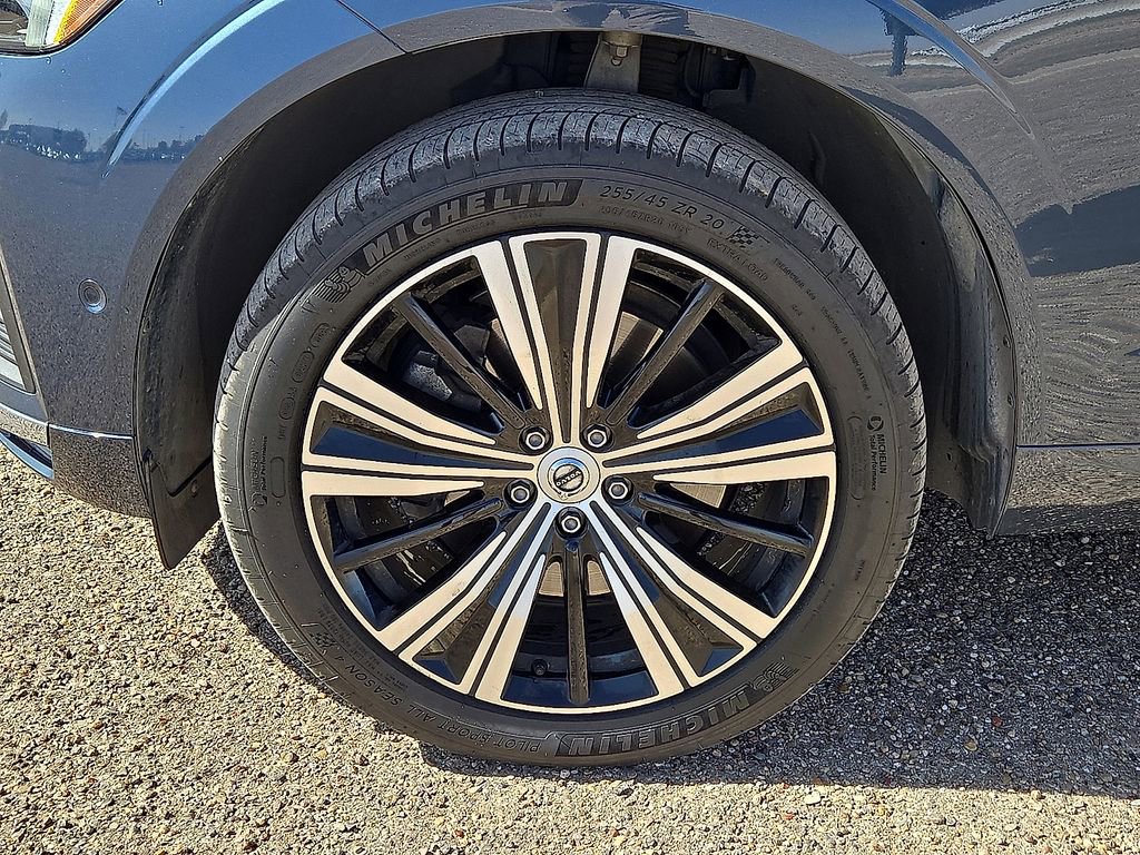 Used 2023 Volvo XC60 B6 Ultimate w/ Climate Package image 11