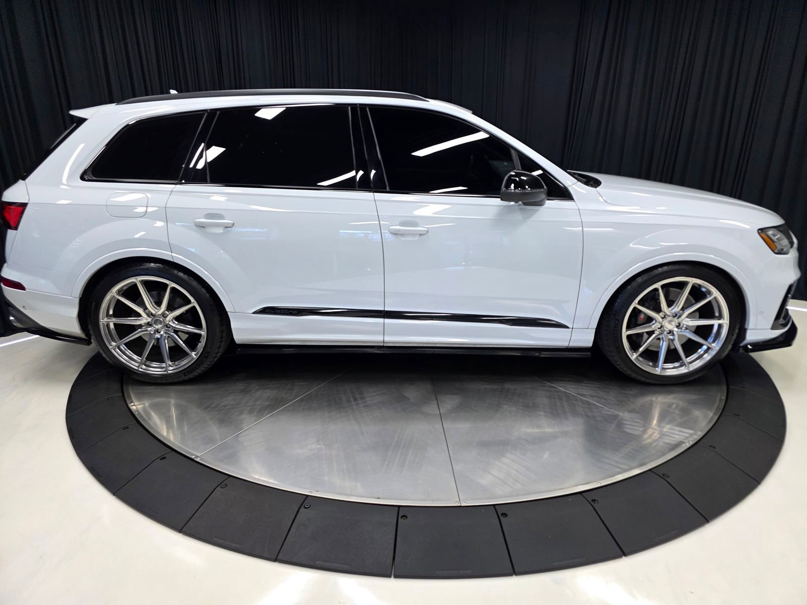 Used 2020 Audi SQ7 Prestige w/ Prestige Package AWD/4WD image 14