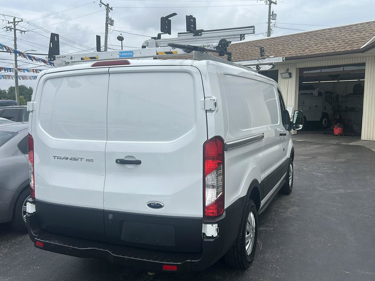 Used 2019 Ford Transit 150 130 Low Roof RWD image 5