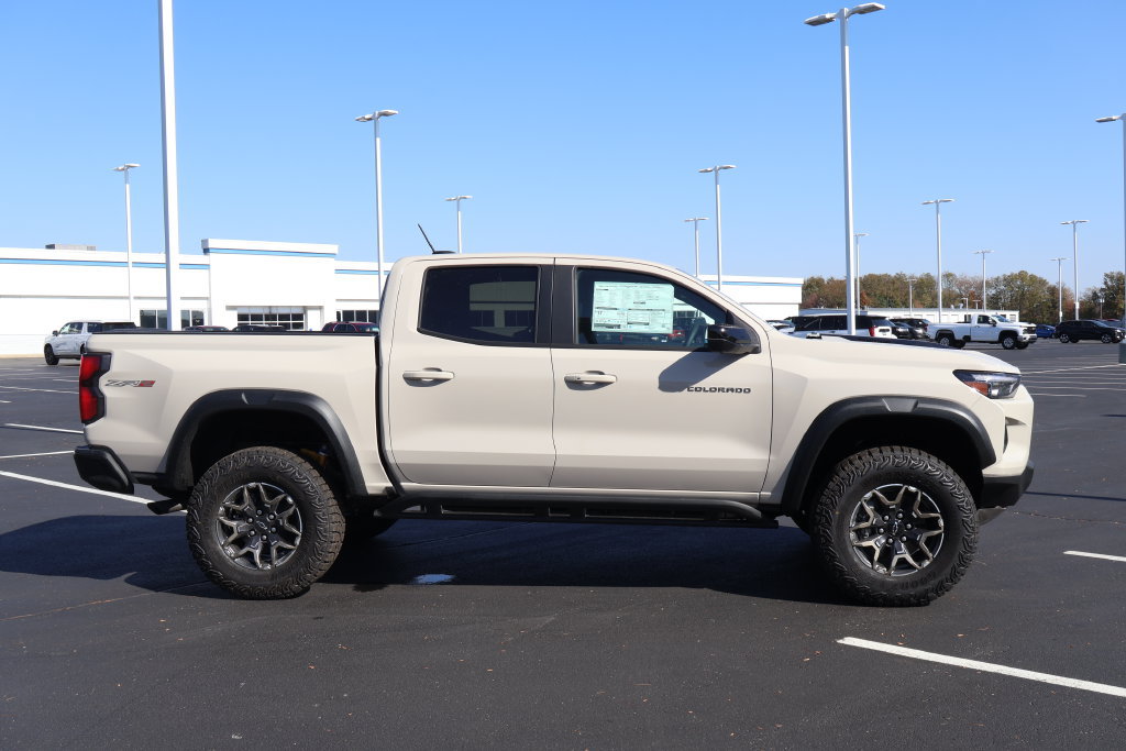 New 2026 Chevrolet Colorado ZR2 w/ Technology Package AWD/4WD image 9