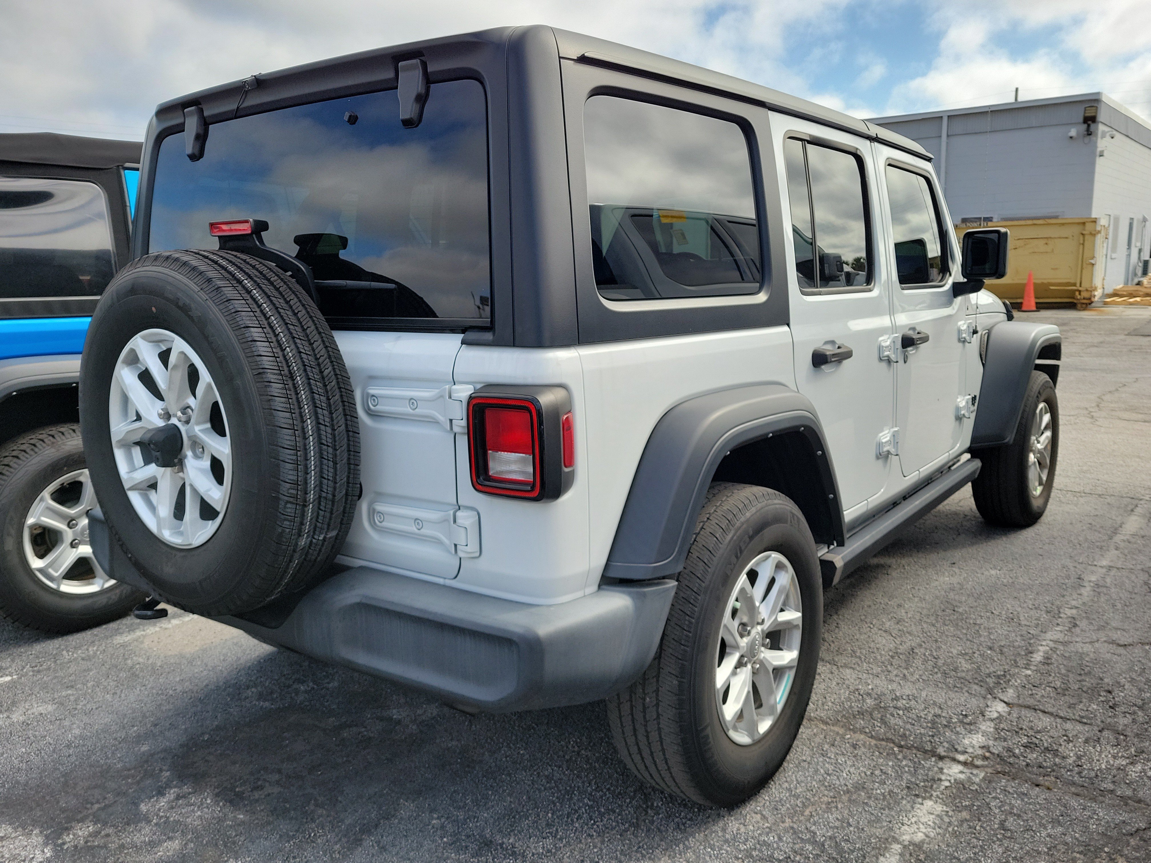 Used 2023 Jeep Wrangler Unlimited Sport AWD/4WD image 6