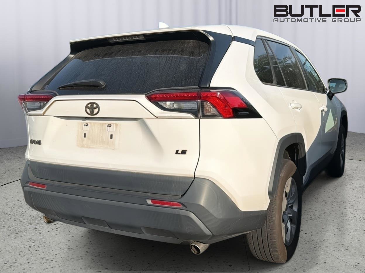 Used 2022 Toyota RAV4 LE FWD image 7