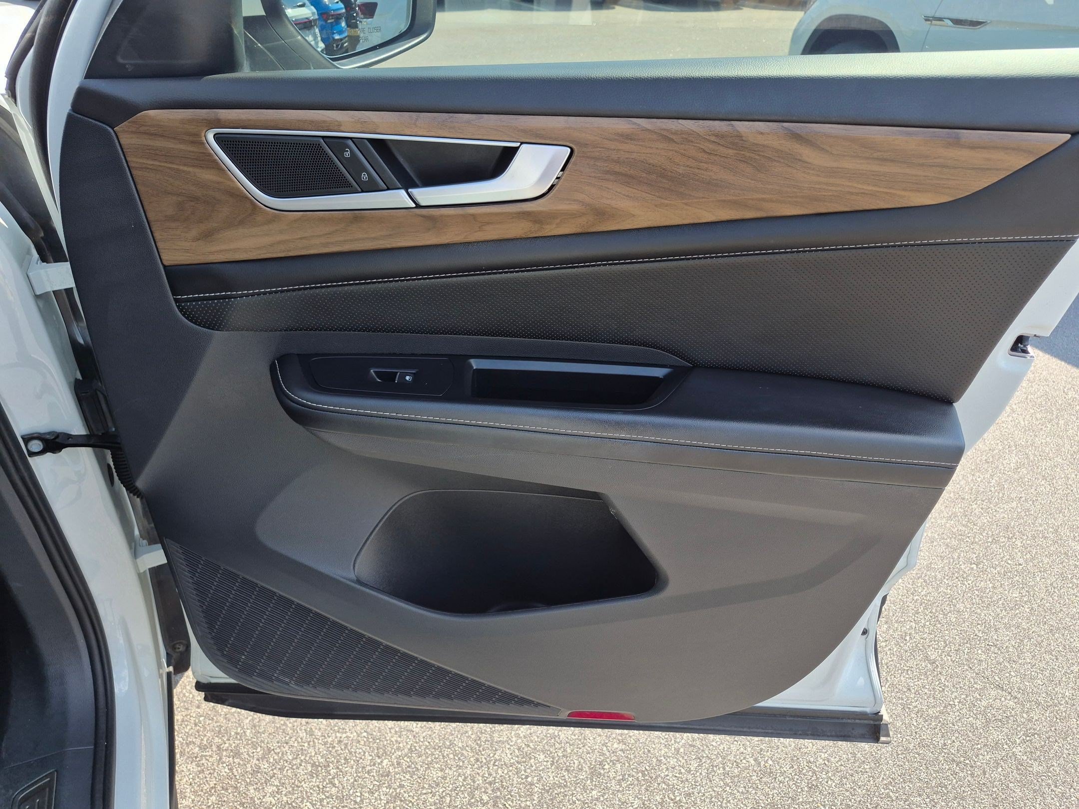 Used 2024 Volkswagen Atlas SE w/ Panoramic Sunroof Package FWD image 36
