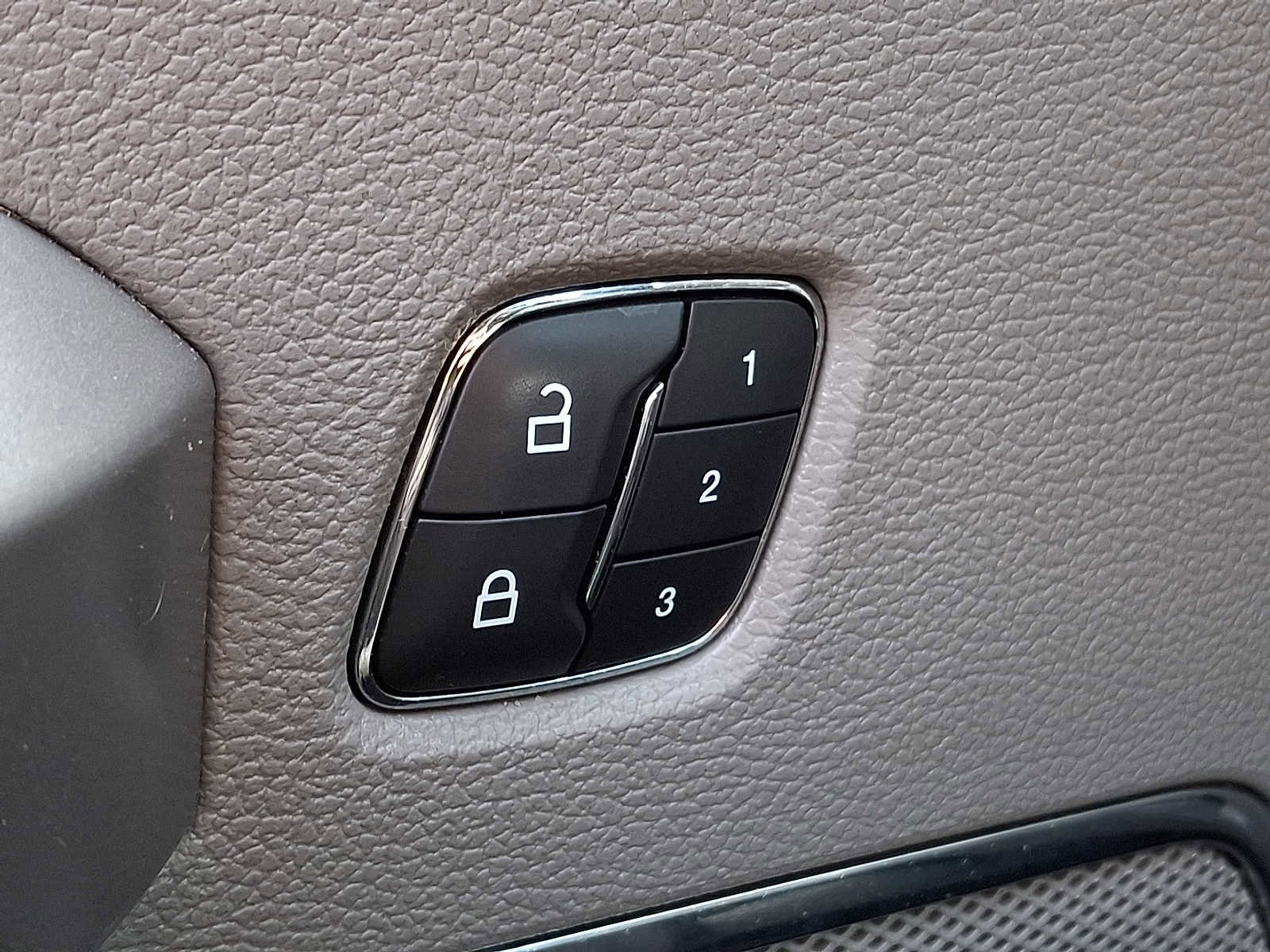 Used 2019 Ford F150 Lariat image 25