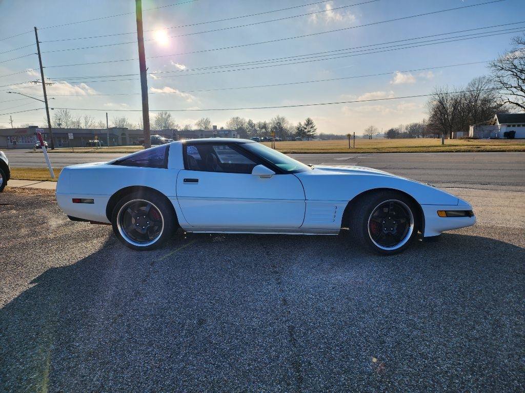 Used 1994 Chevrolet Corvette Coupe RWD image 3