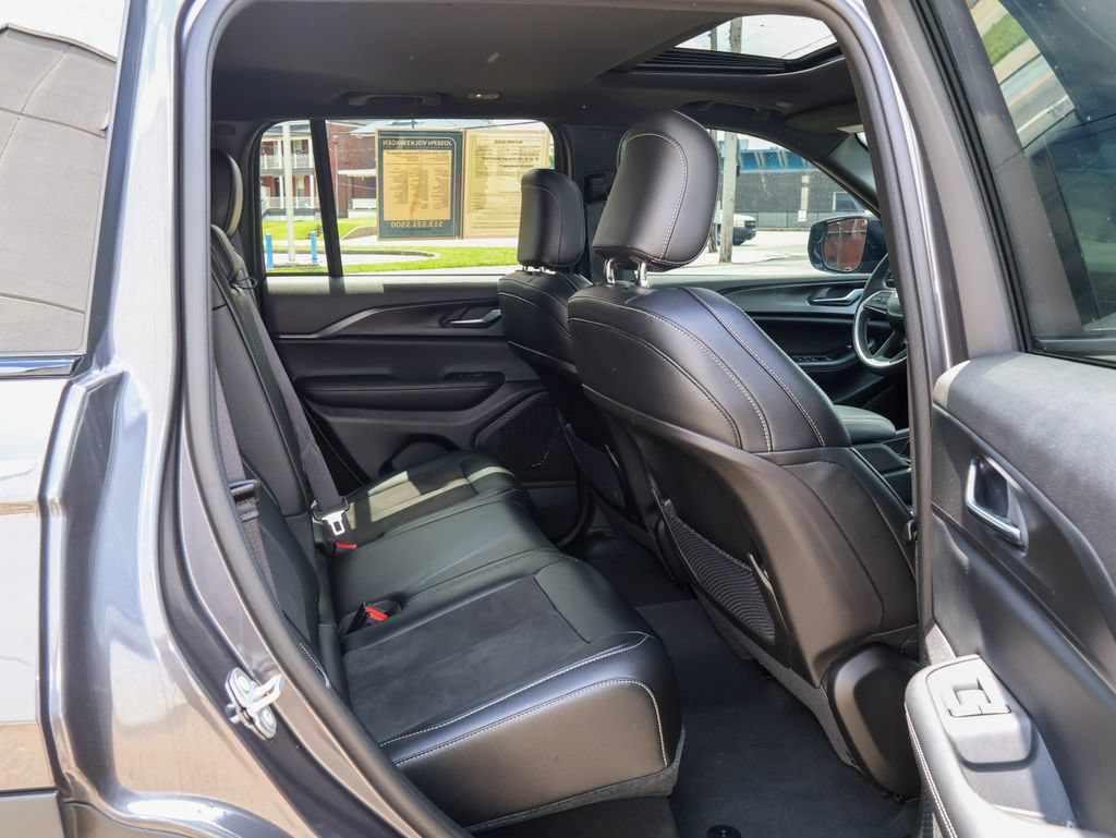Used 2024 Jeep Grand Cherokee Altitude AWD/4WD image 32