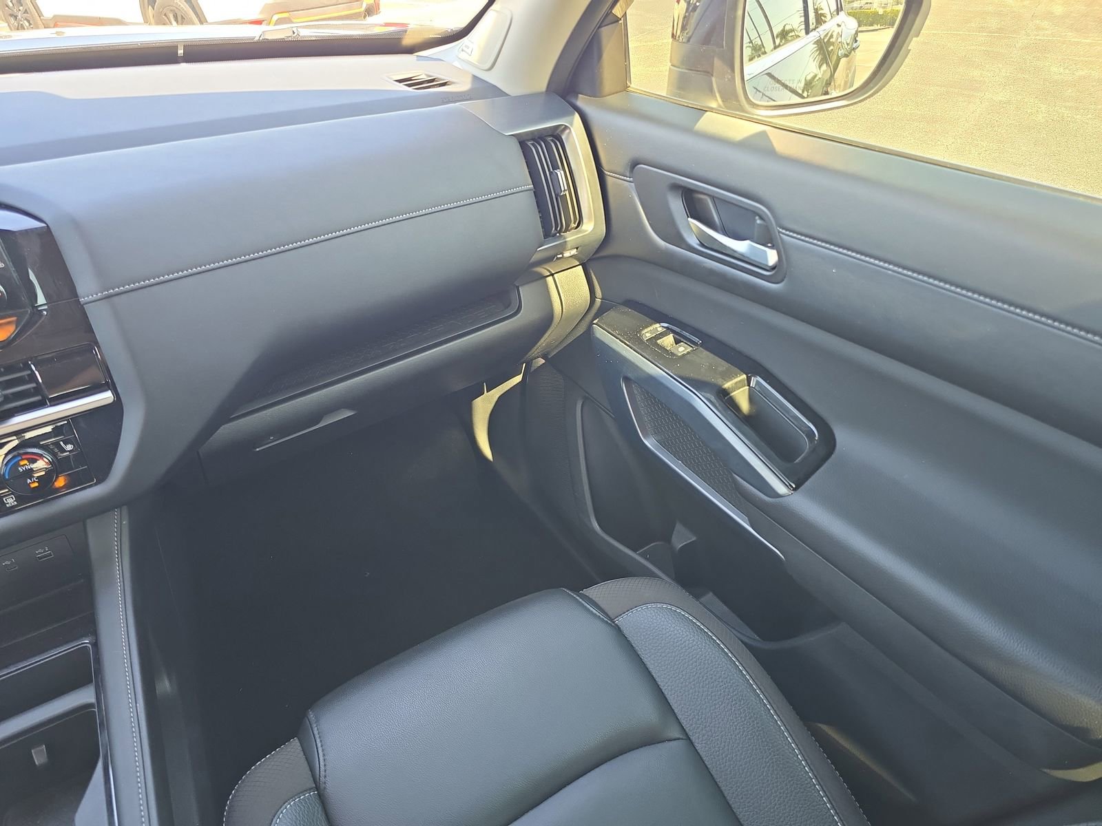 Used 2024 Nissan Pathfinder SL w/ SL Premium Package image 12