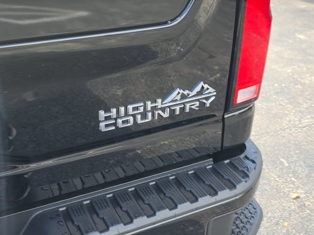 Used 2024 Chevrolet Silverado 2500 High Country w/ High Country Premium Package AWD/4WD image 7
