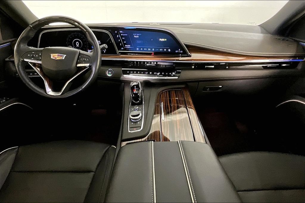 Used 2024 Cadillac Escalade ESV Premium Luxury AWD/4WD image 17