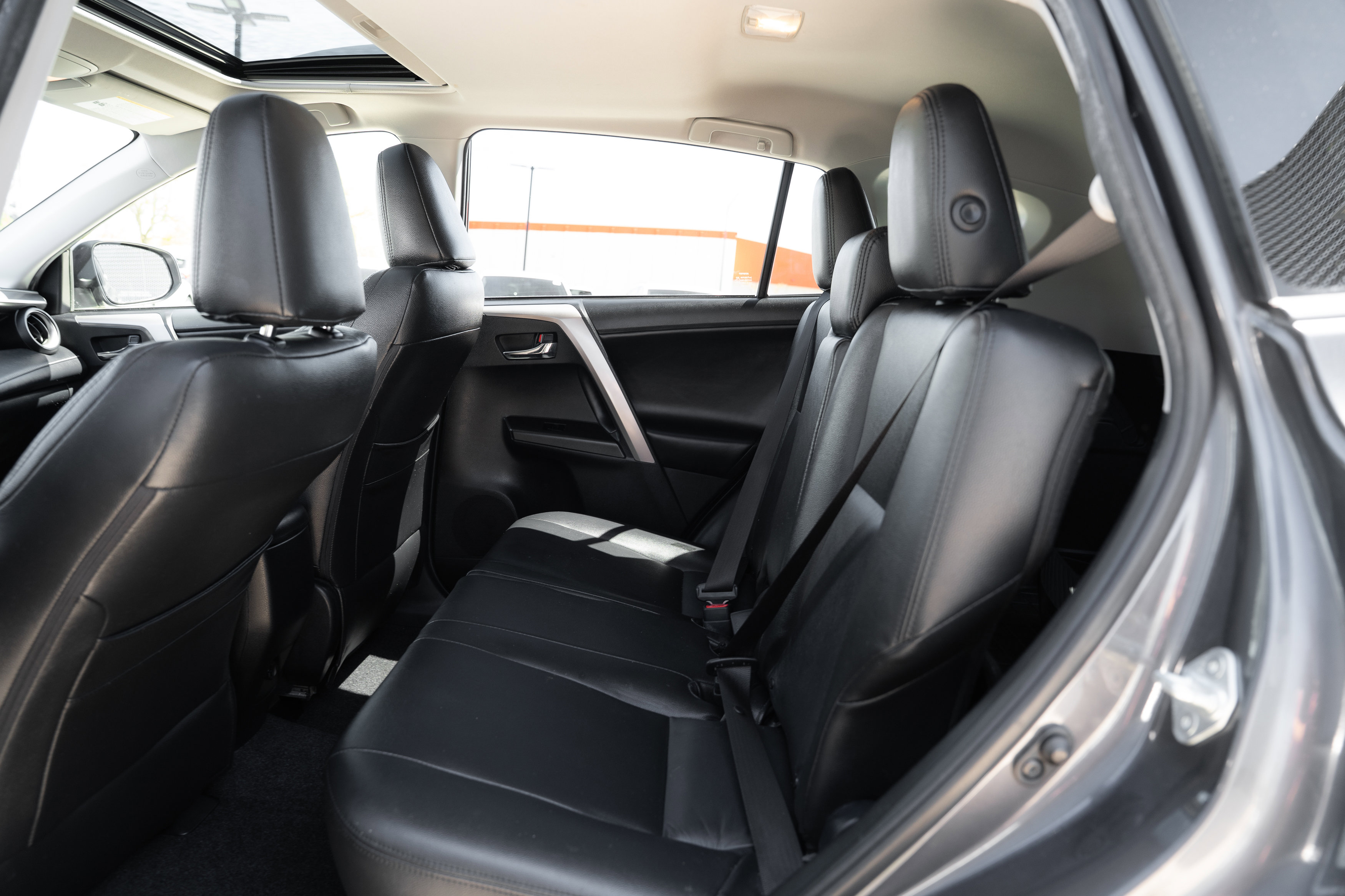 Used 2018 Toyota RAV4 XLE AWD/4WD image 22
