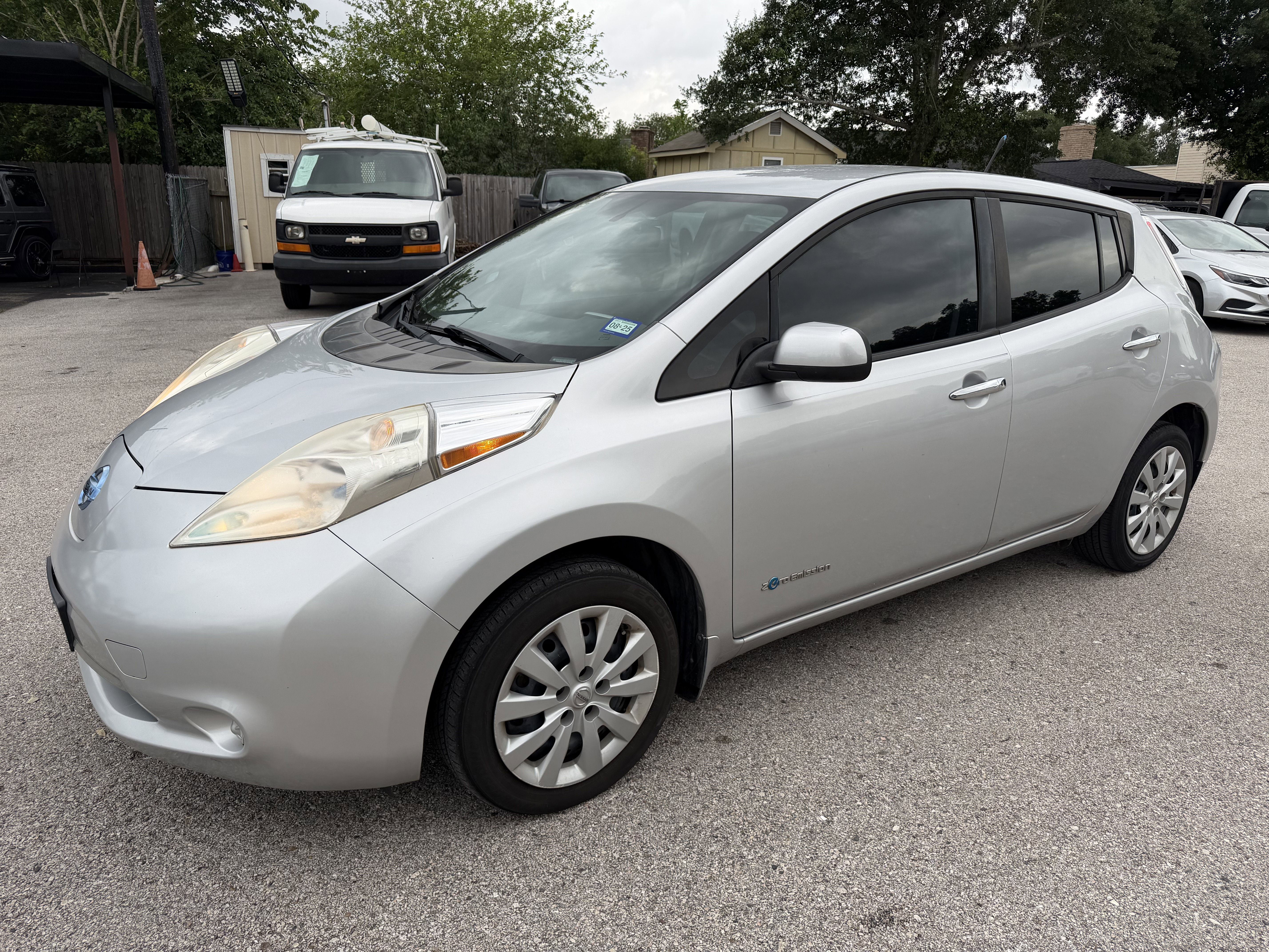 Used 2013 Nissan Leaf S w/ Charger Pkg FWD image 2