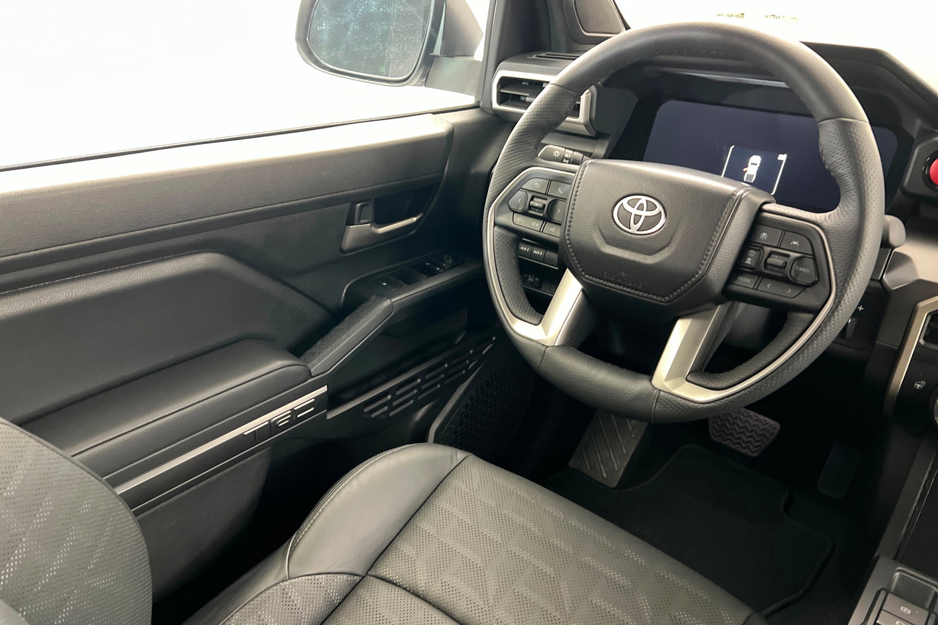 Used 2025 Toyota Tacoma TRD Off-Road w/ TRD Off Road Premium Package AWD/4WD image 11