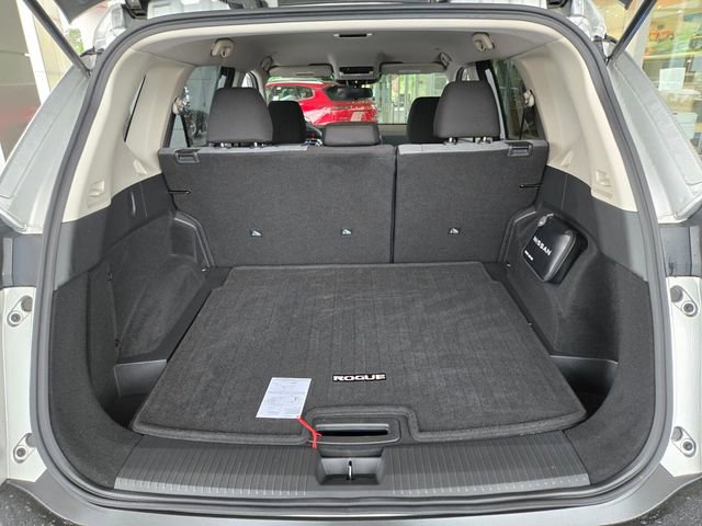 Used 2023 Nissan Rogue SV AWD/4WD image 16