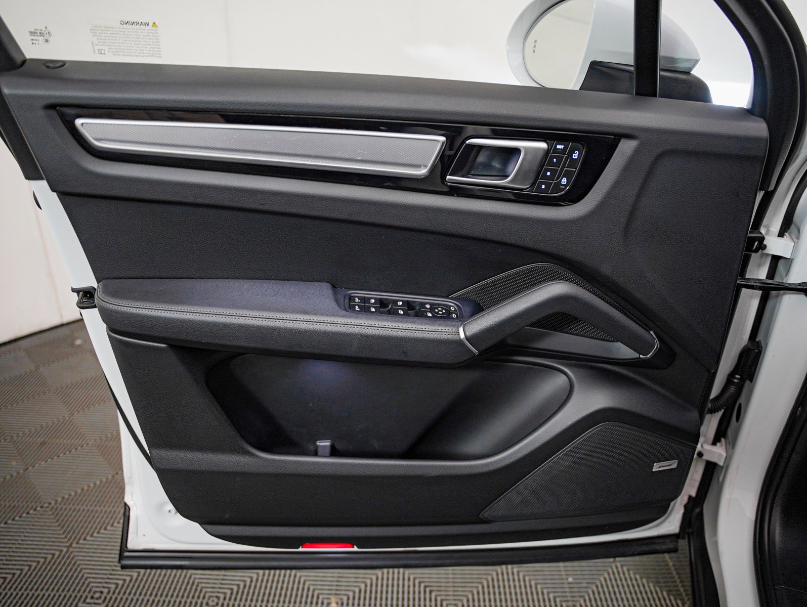 Certified 2022 Porsche Cayenne Platinum Edition w/ Premium Package Plus image 27