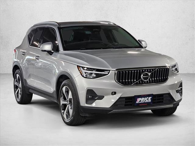 Used 2023 Volvo XC40 B5 Plus w/ Protection Package Premier image 3