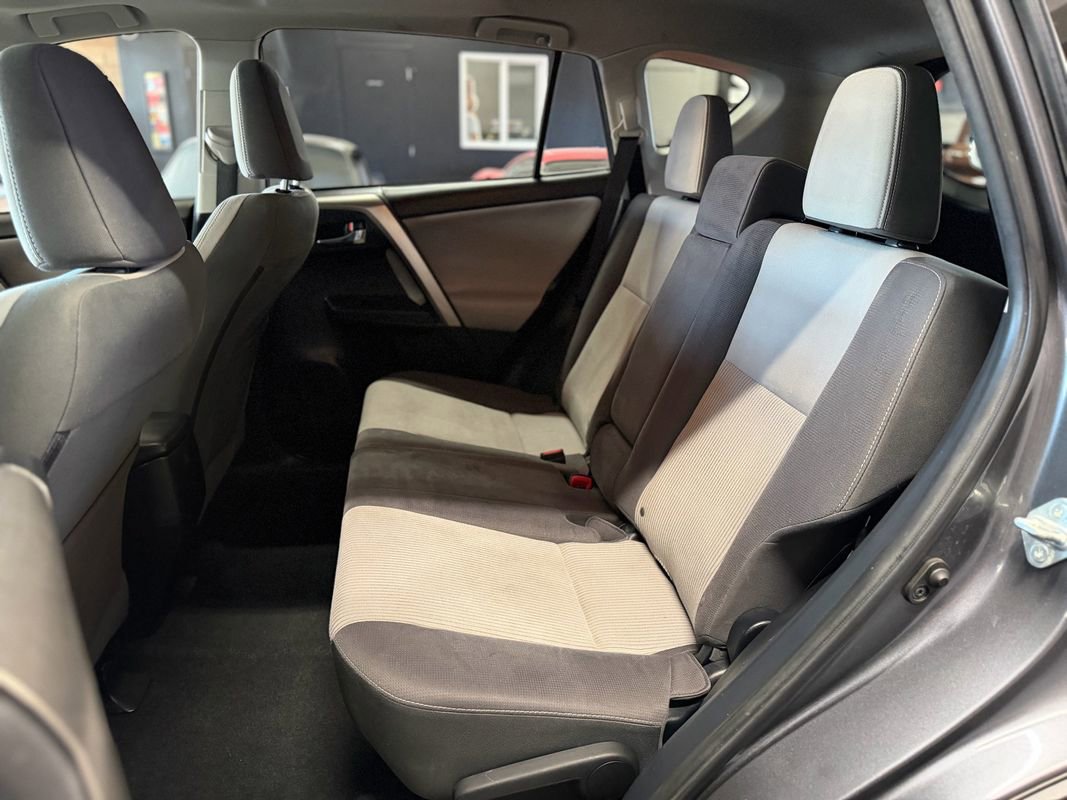 Used 2015 Toyota RAV4 XLE image 18