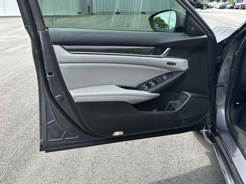Used 2019 Honda Accord Touring image 6