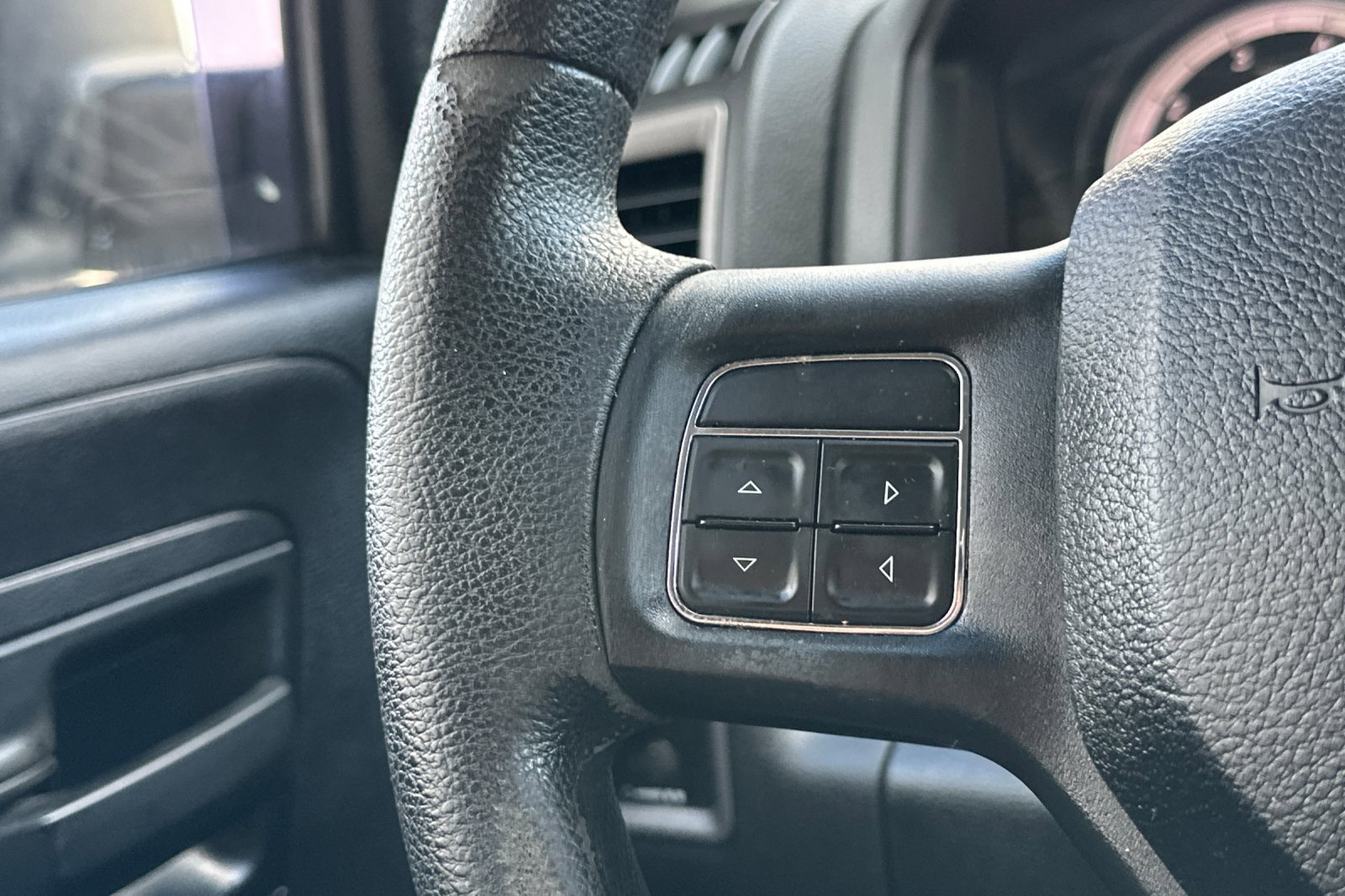 Used 2017 RAM 1500 Express image 31