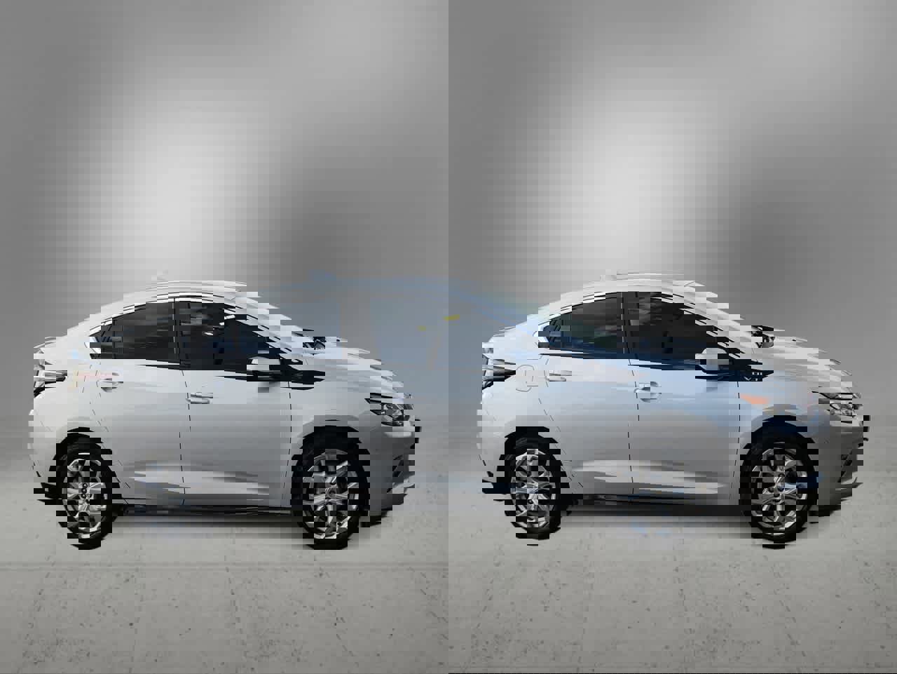 Used 2018 Chevrolet Volt Premier w/ Driver Confidence Package image 9