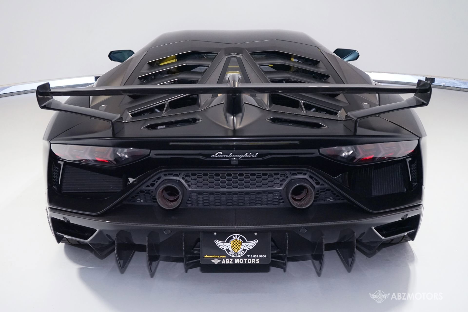 Used 2019 Lamborghini Aventador SVJ image 8