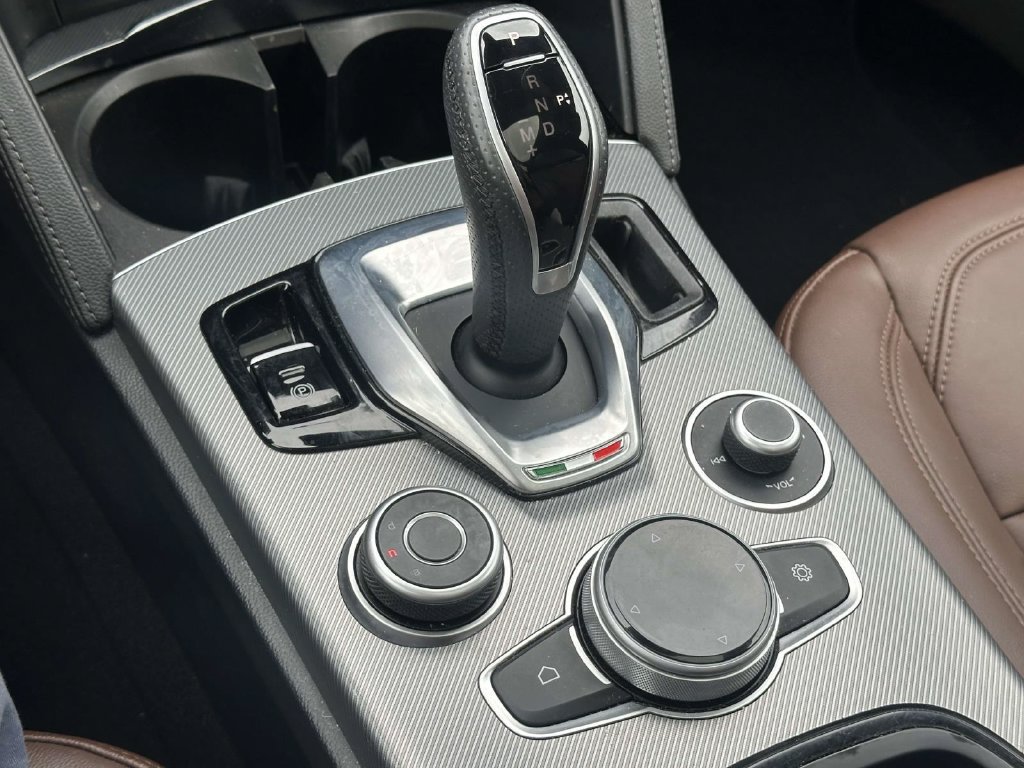 Used 2024 Alfa Romeo Stelvio Ti AWD/4WD image 32
