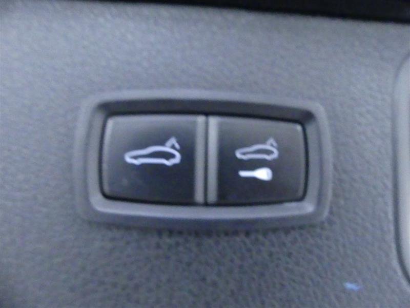 Used 2018 Porsche Macan Turbo image 30