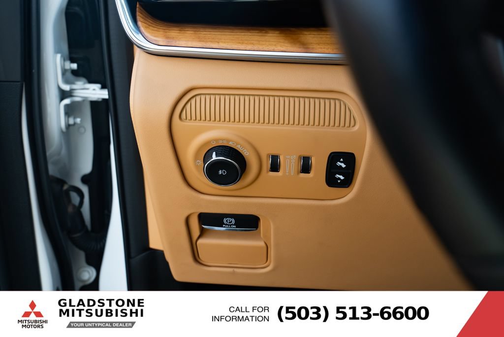 Used 2022 Jeep Grand Wagoneer Series III w/ Rear Seat Video Group 1 AWD/4WD image 13