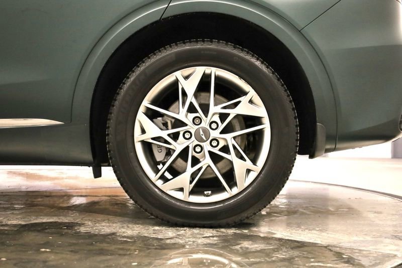 Used 2024 Genesis GV70 2.5T w/ Advanced Package image 40