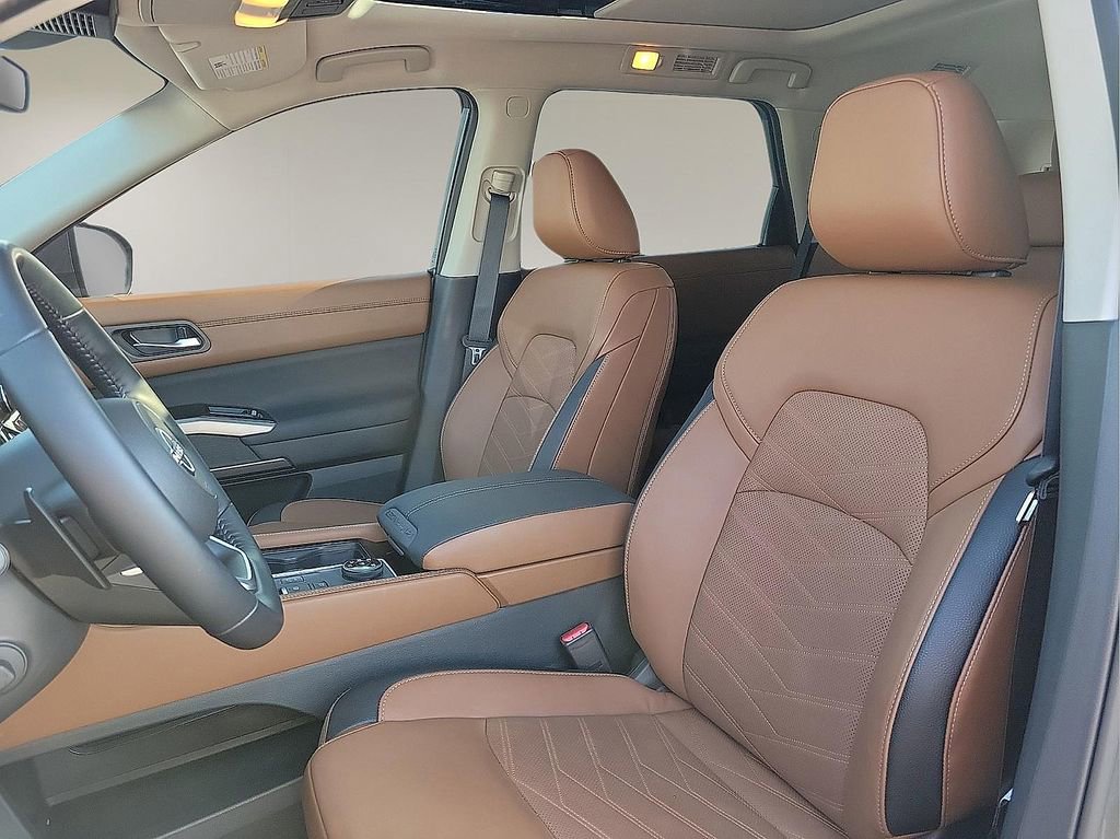 Used 2025 Nissan Pathfinder Platinum w/ Cargo Package image 12