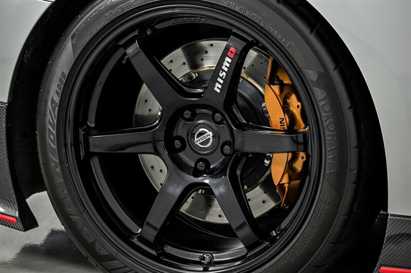 Used 2017 Nissan GT-R NISMO AWD/4WD image 28