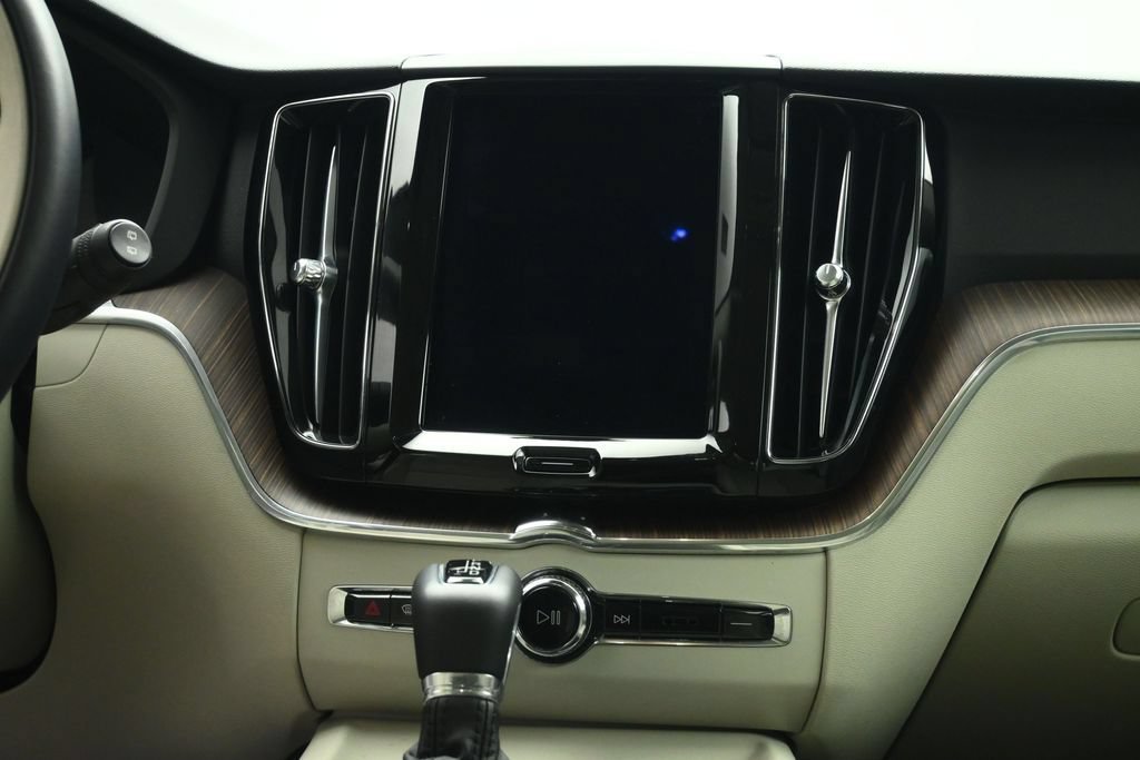 Used 2021 Volvo XC60 T5 Momentum w/ Advanced Package AWD/4WD image 43